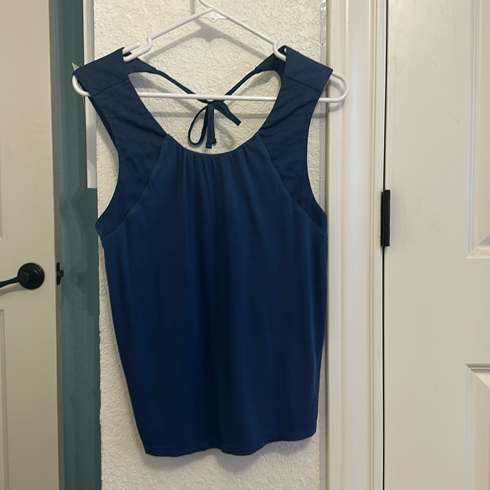 Banana Republic navy blue sleeveless top with tie back
Cute, but causal